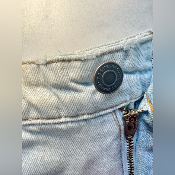 NEW WITH TAGS Lucky Brand High-Waist Light Wash Denim Shorts, Size 6 - Picture 3 of 4